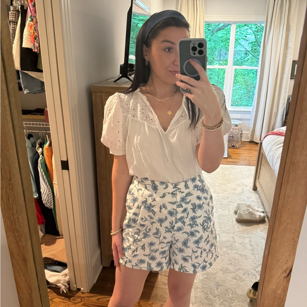 Loft eyelet top